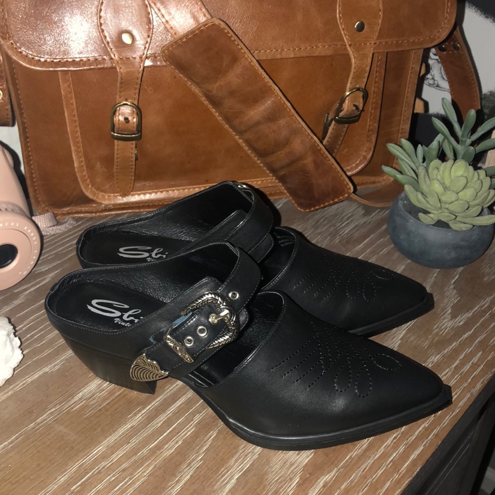 Sbicca Adrian Buckle Mule NWT